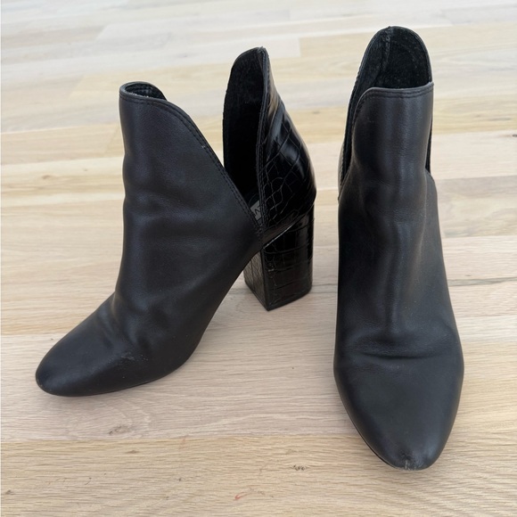 Steve Madden Sleek Black Ankle Booties - Picture 2 of 7